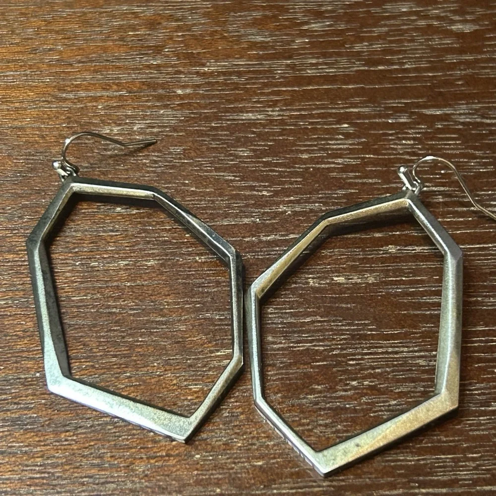 Kendra Scott • Lindsey Hoop Earrings • Rhodium Tone French Wire - Picture 4 of 4